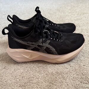 ASICS Novablast 5 – Black/Pink – Women’s Size 7